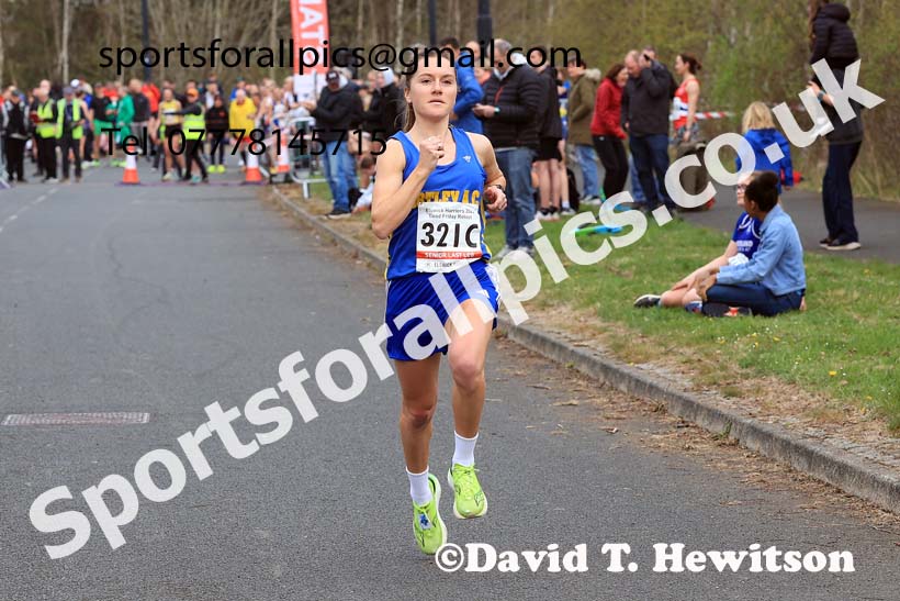 SSenior womens relay, 2025 Elswick Harriers Good Friday Road Relays, Newburn, Newcastle upon Tyne. Photo: David T. Hewitson/Sports for All Pics